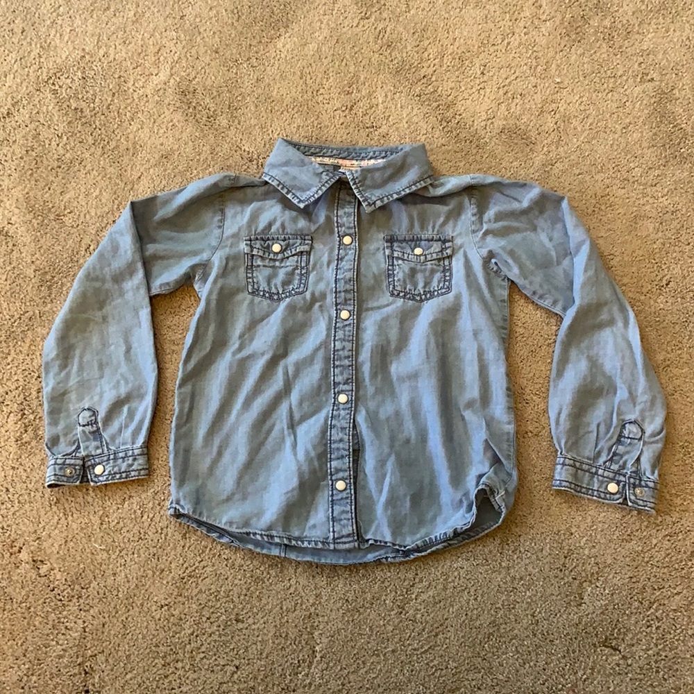 Girl’s CARTERS blue button-up long sleeve. Size 6x.